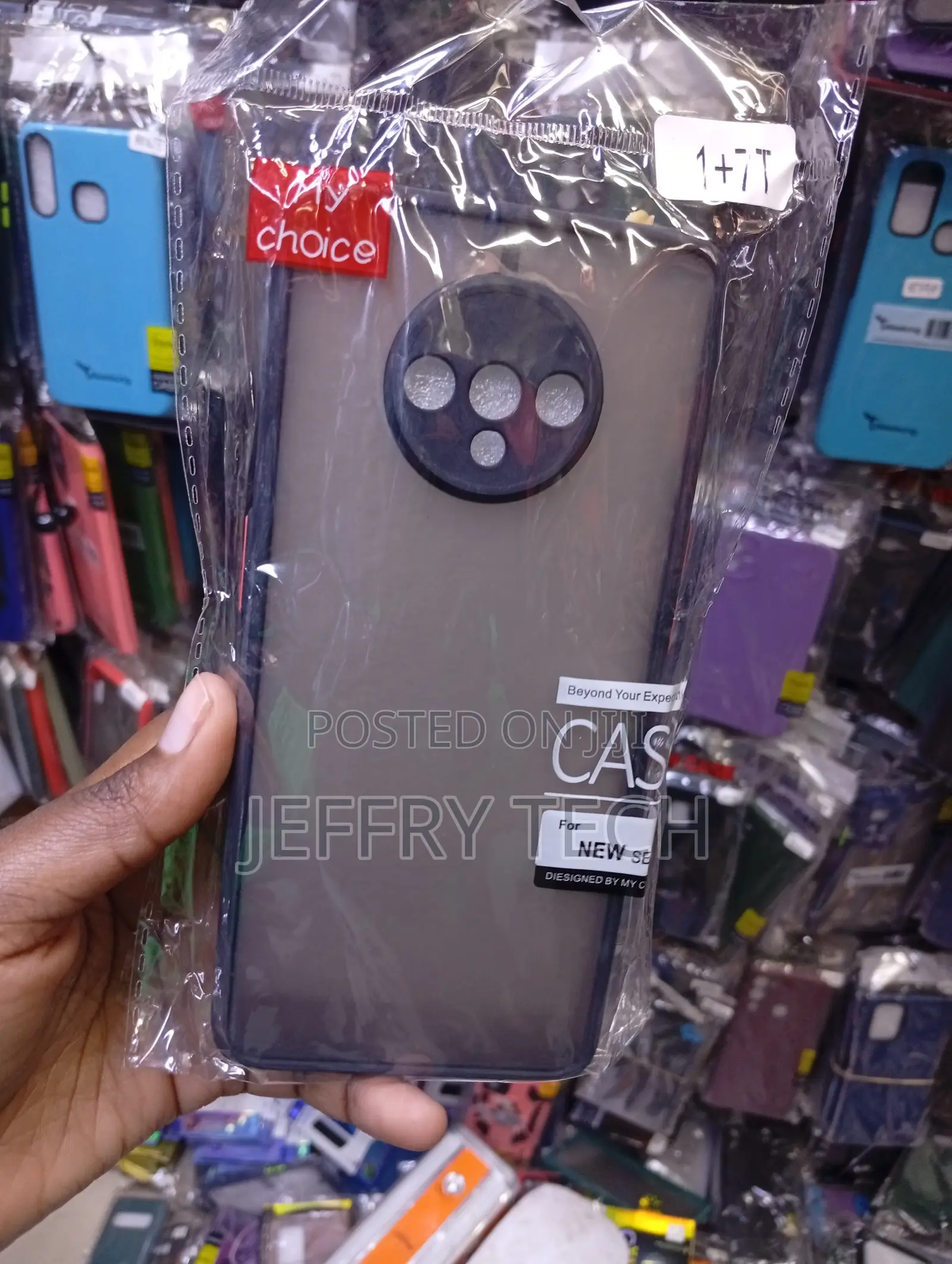 Smartphone Case Designed for the OnePlus 7T (Indicated by the "1+7T"