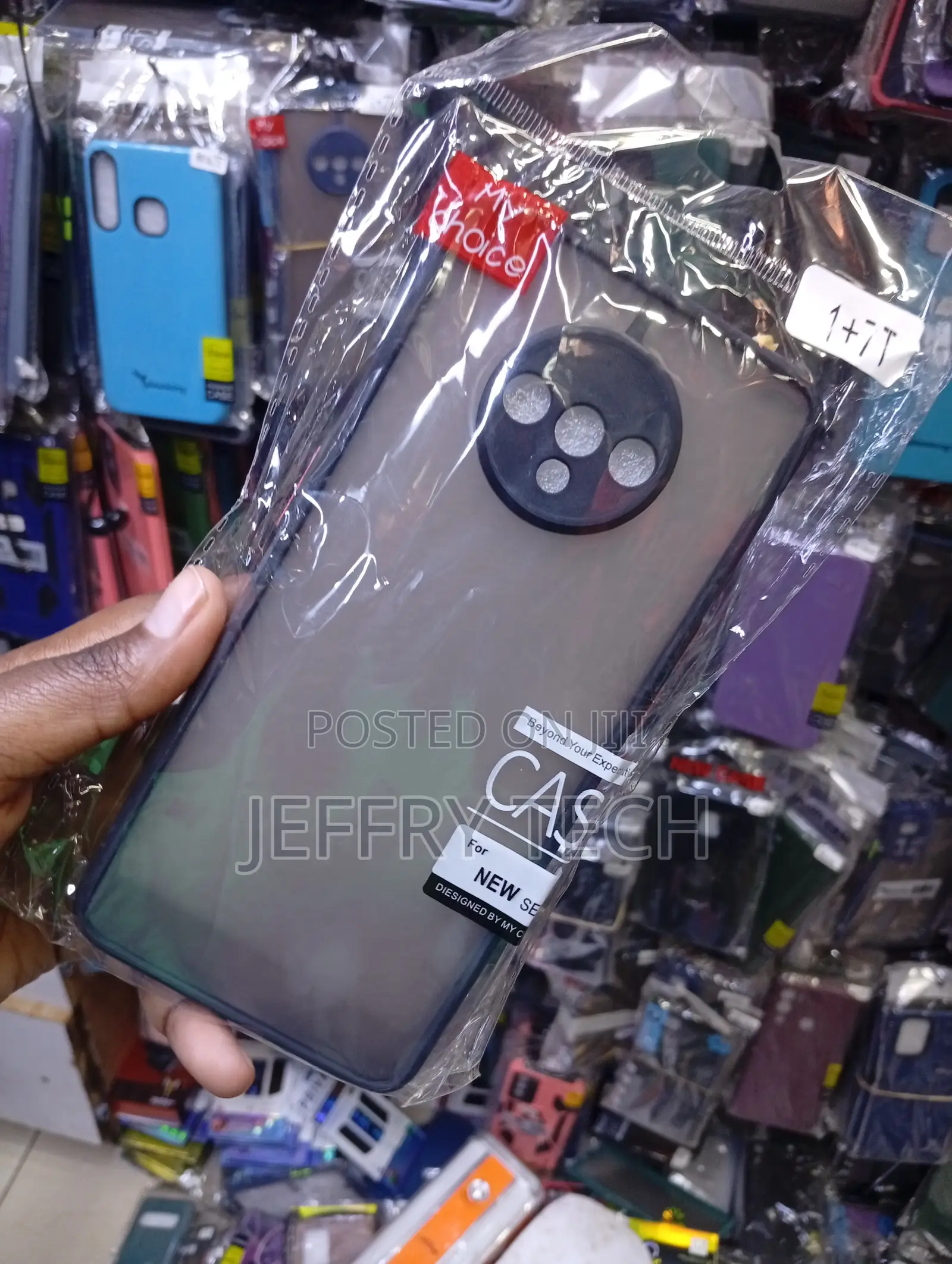 Smartphone Case Designed for the OnePlus 7T (Indicated by the "1+7T"