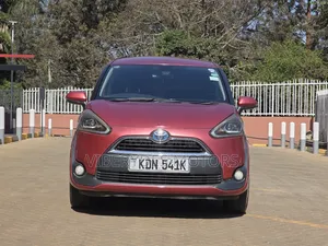 Toyota Sienta 2017 Red