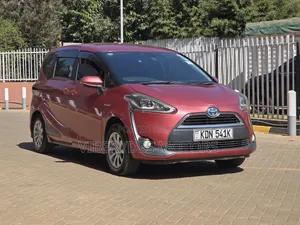 Toyota Sienta 2017 Red
