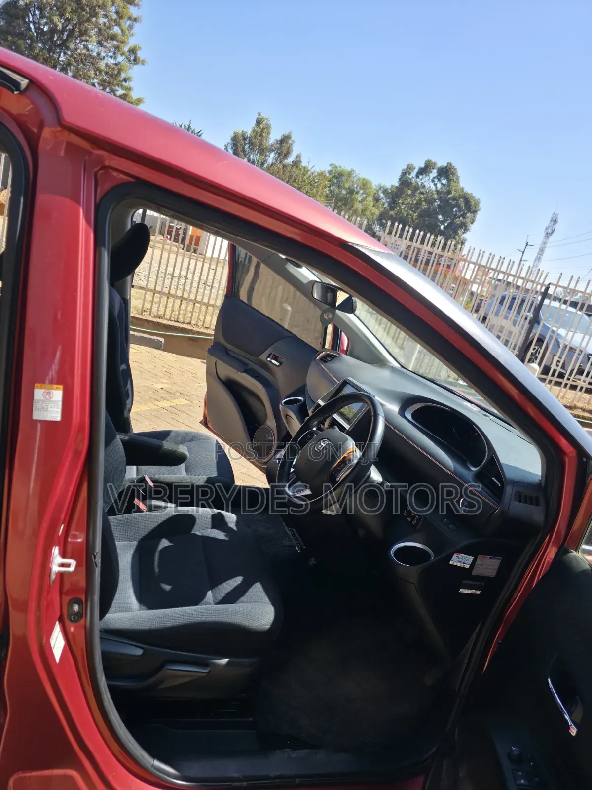 Toyota Sienta 2017 Red