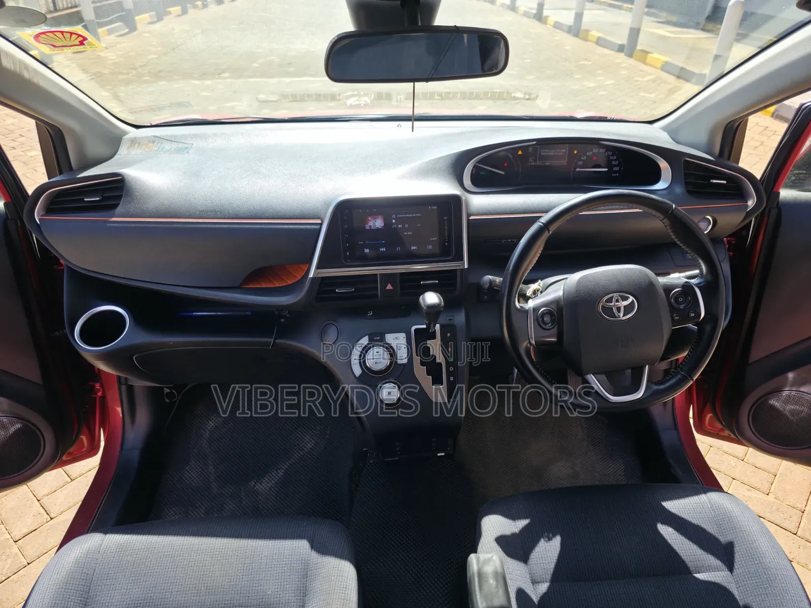 Toyota Sienta 2017 Red