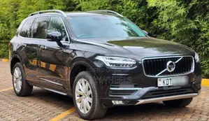 Volvo XC90 T5 Momentum AWD 2018 Black