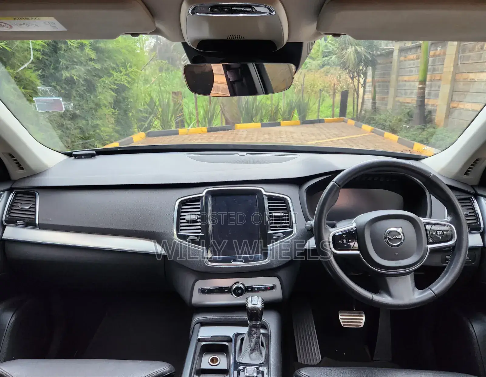 Volvo XC90 T5 Momentum AWD 2018 Black