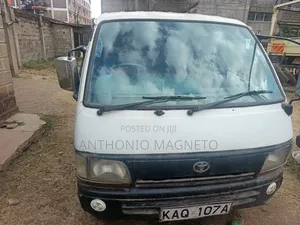 Toyota HiAce 1999 White