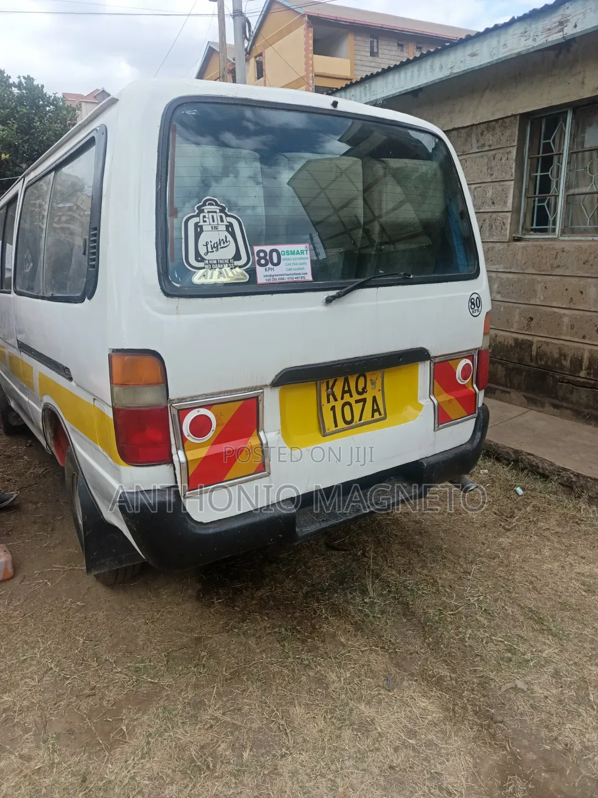 Toyota HiAce 1999 White