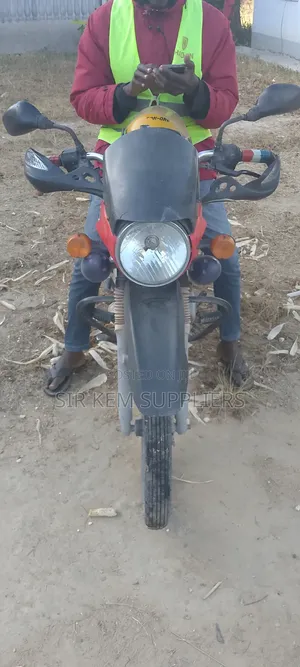 Bajaj Boxer 125 2022 Red