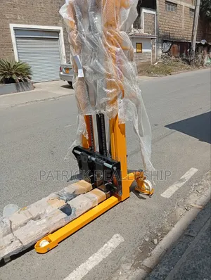 Lifting Manual Stacker