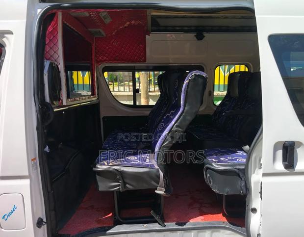 Toyota HiAce 2016 White - thumbnail 10