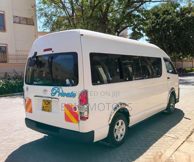Toyota HiAce 2016 White - thumbnail 2