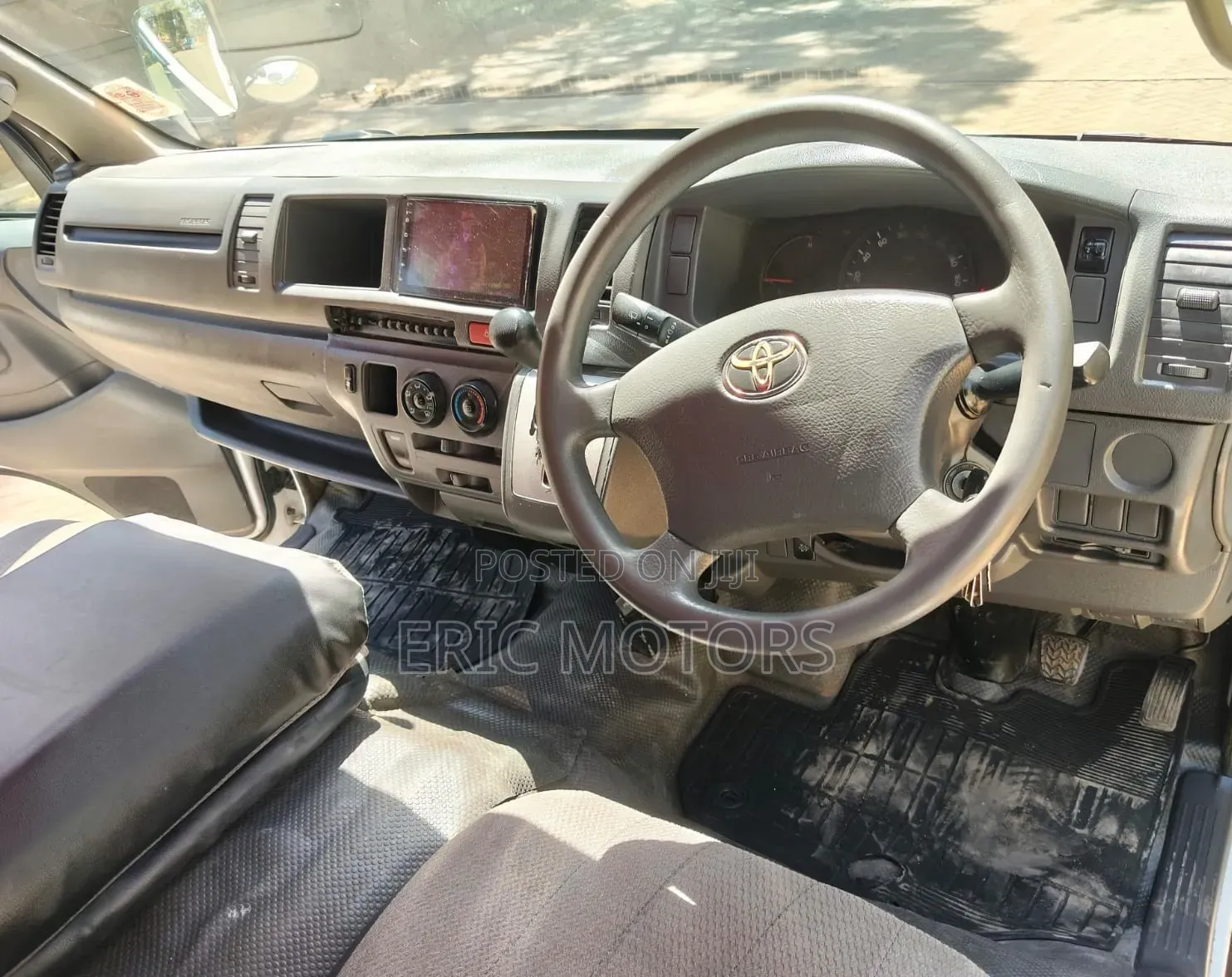 Toyota HiAce 2016 White