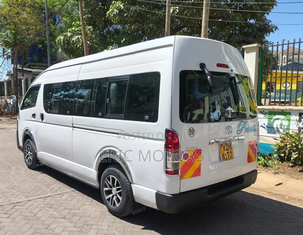 Toyota HiAce 2016 White - thumbnail 5