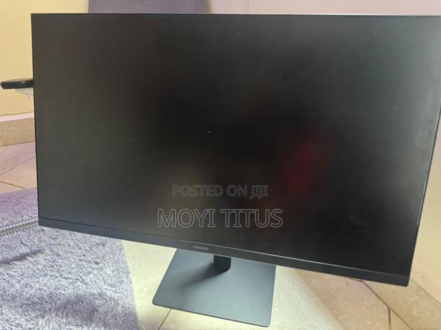 Samsung QHD 27” Monitor - main view