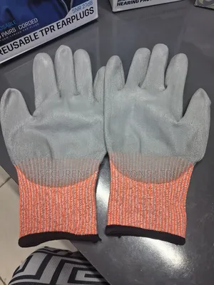 TTST Cut-Resistant Level 5 Safety Gloves