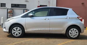 Toyota Vitz 2017 Silver