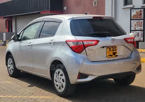 Toyota Vitz 2017 Silver