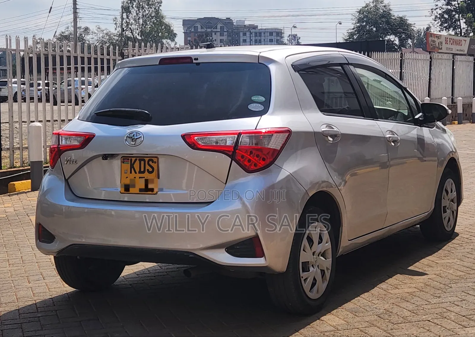 Toyota Vitz 2017 Silver