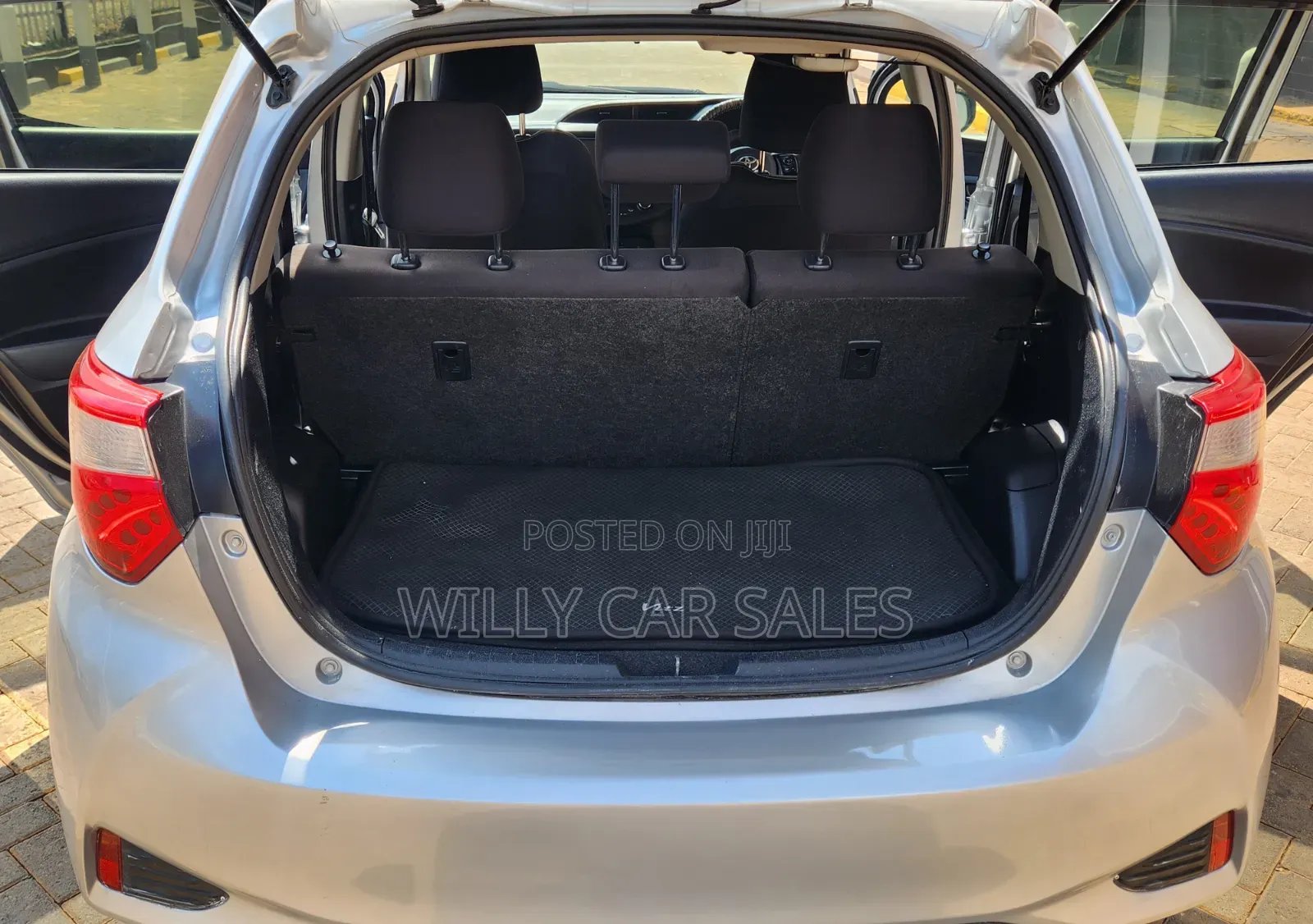 Toyota Vitz 2017 Silver