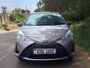 Toyota Vitz 2018 Beige
