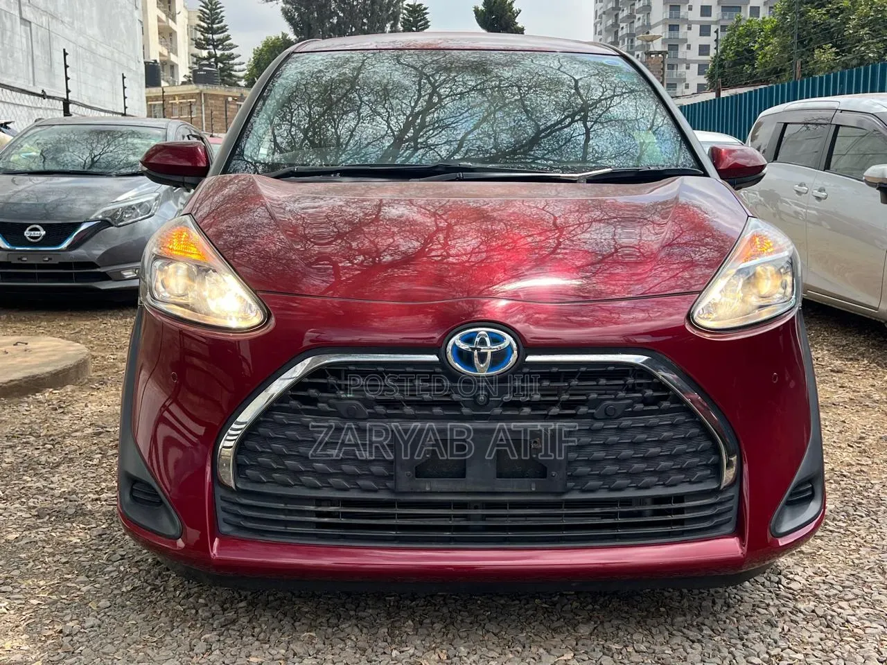 Toyota Sienta 2018 Red