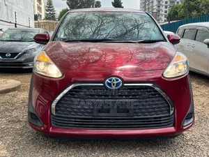 Toyota Sienta 2018 Red