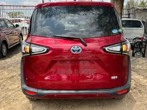 Toyota Sienta 2018 Red
