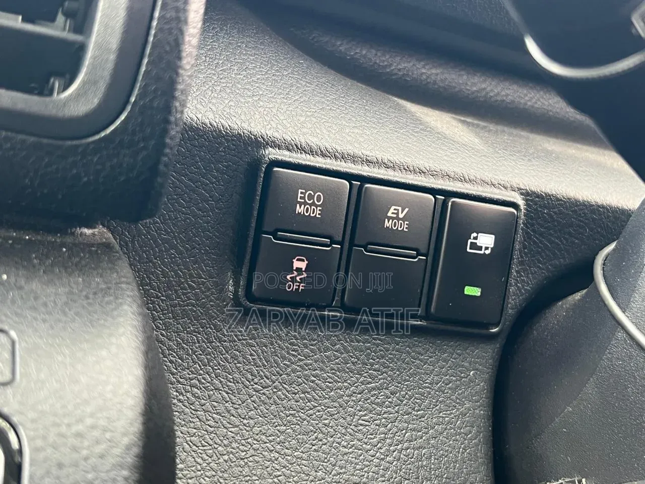 Toyota Sienta 2018 Red