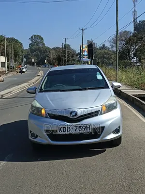 Toyota Vitz 2014 Silver