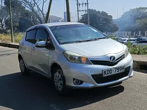 Toyota Vitz 2014 Silver