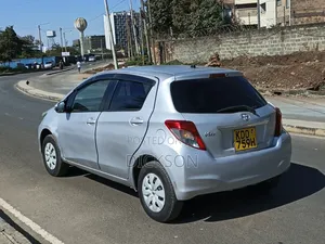 Toyota Vitz 2014 Silver