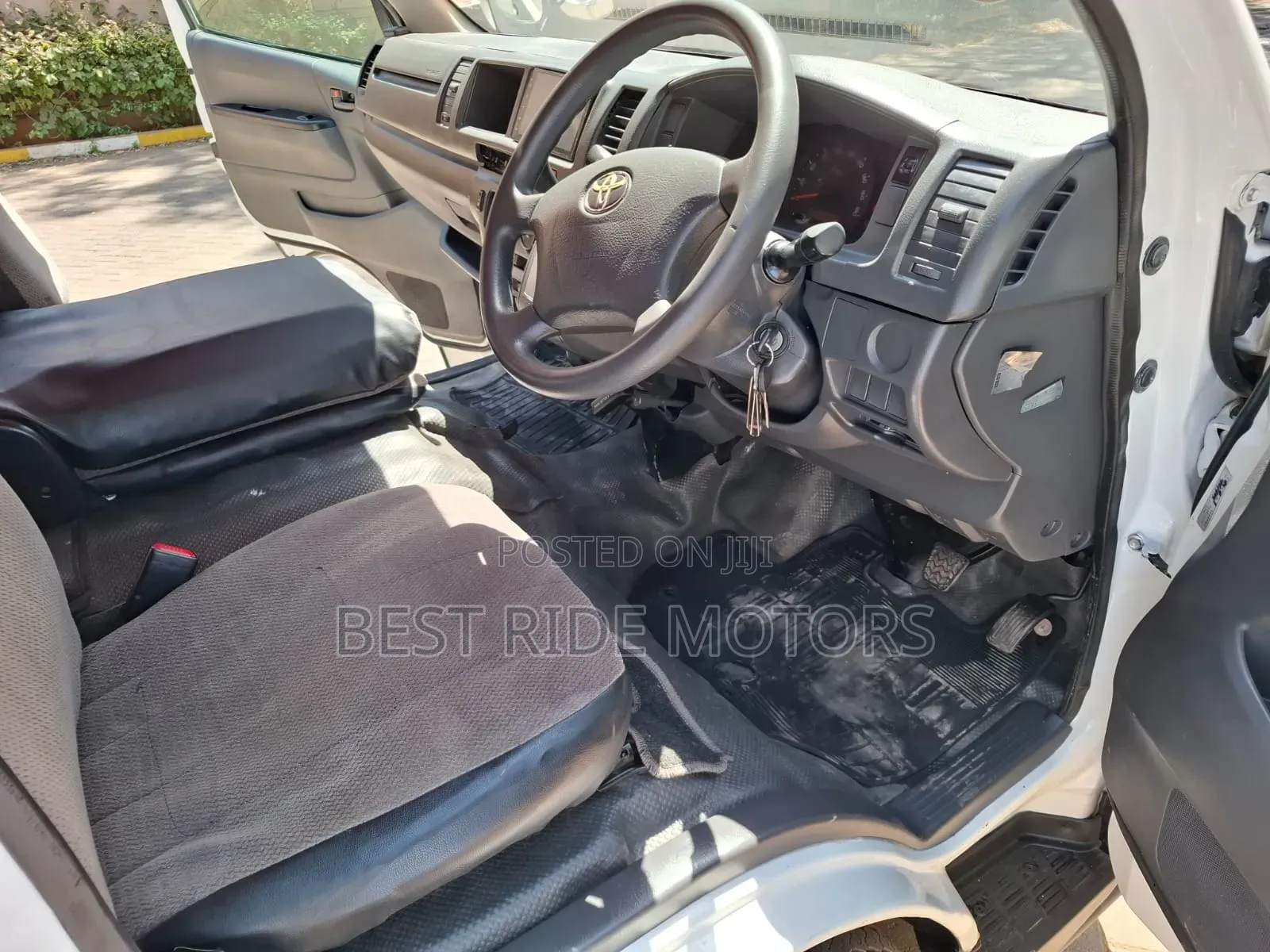Toyota HiAce 2016 White