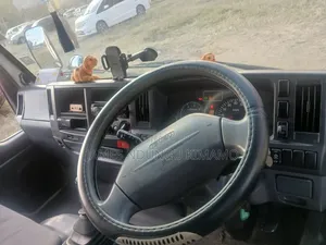 Isuzu ELF Truck on Sale