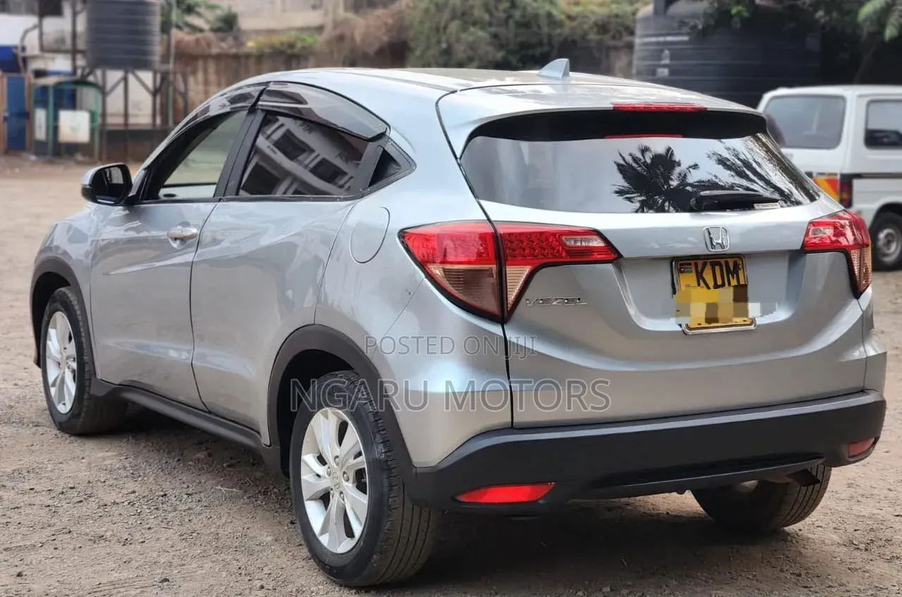 Honda Vezel 2016 Silver