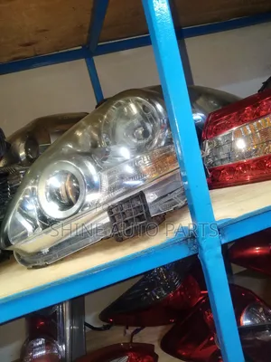 Toyota Ractis Headlight