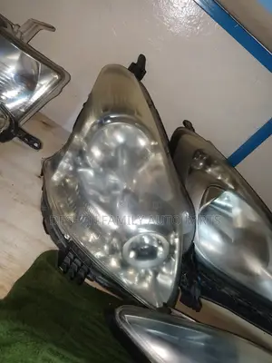 Toyota Ractis Headlight