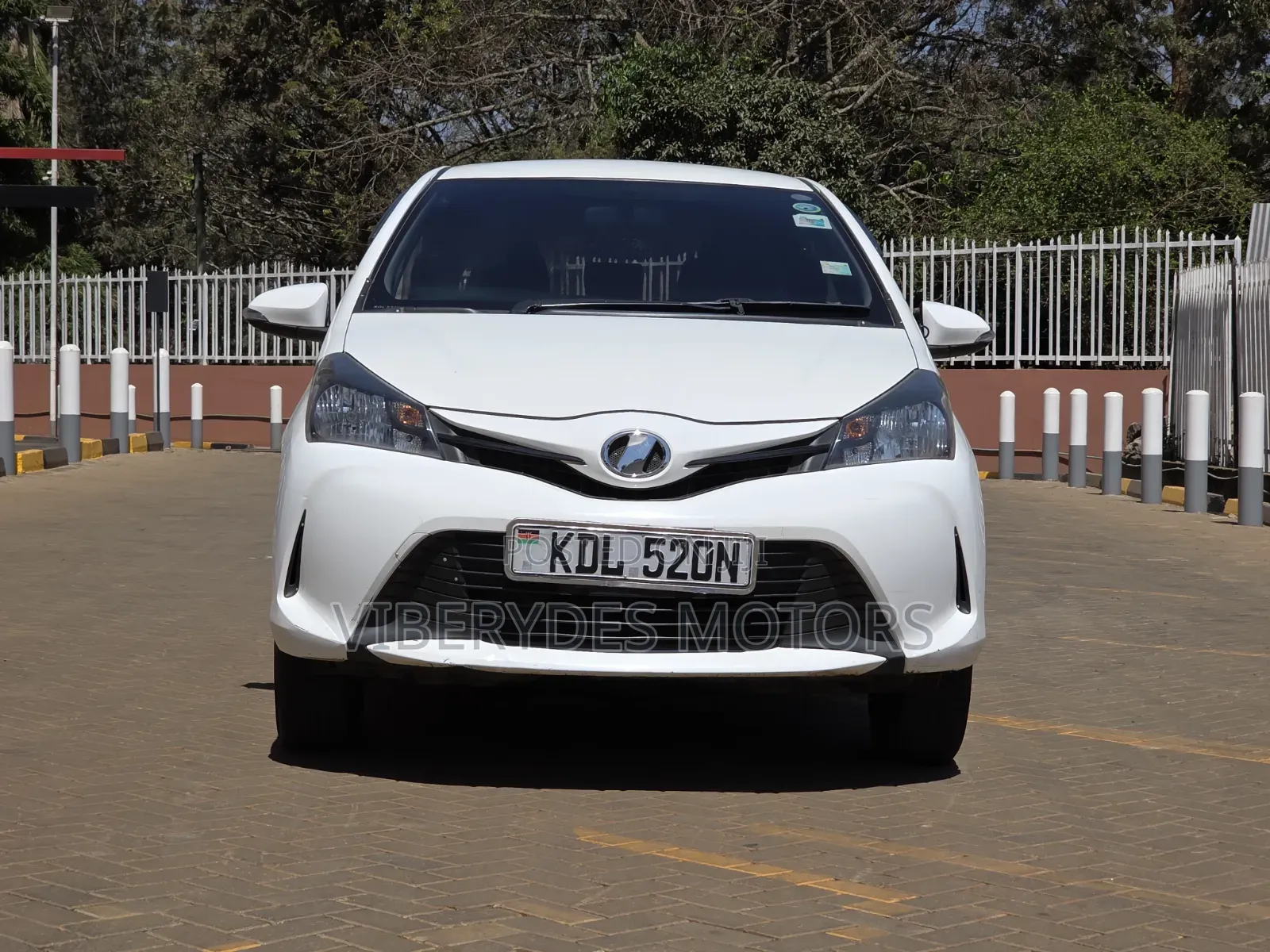 Toyota Vitz 2016 White