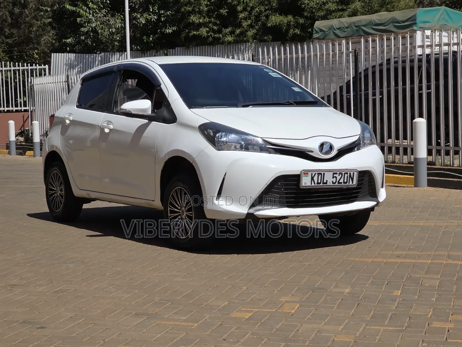 Toyota Vitz 2016 White