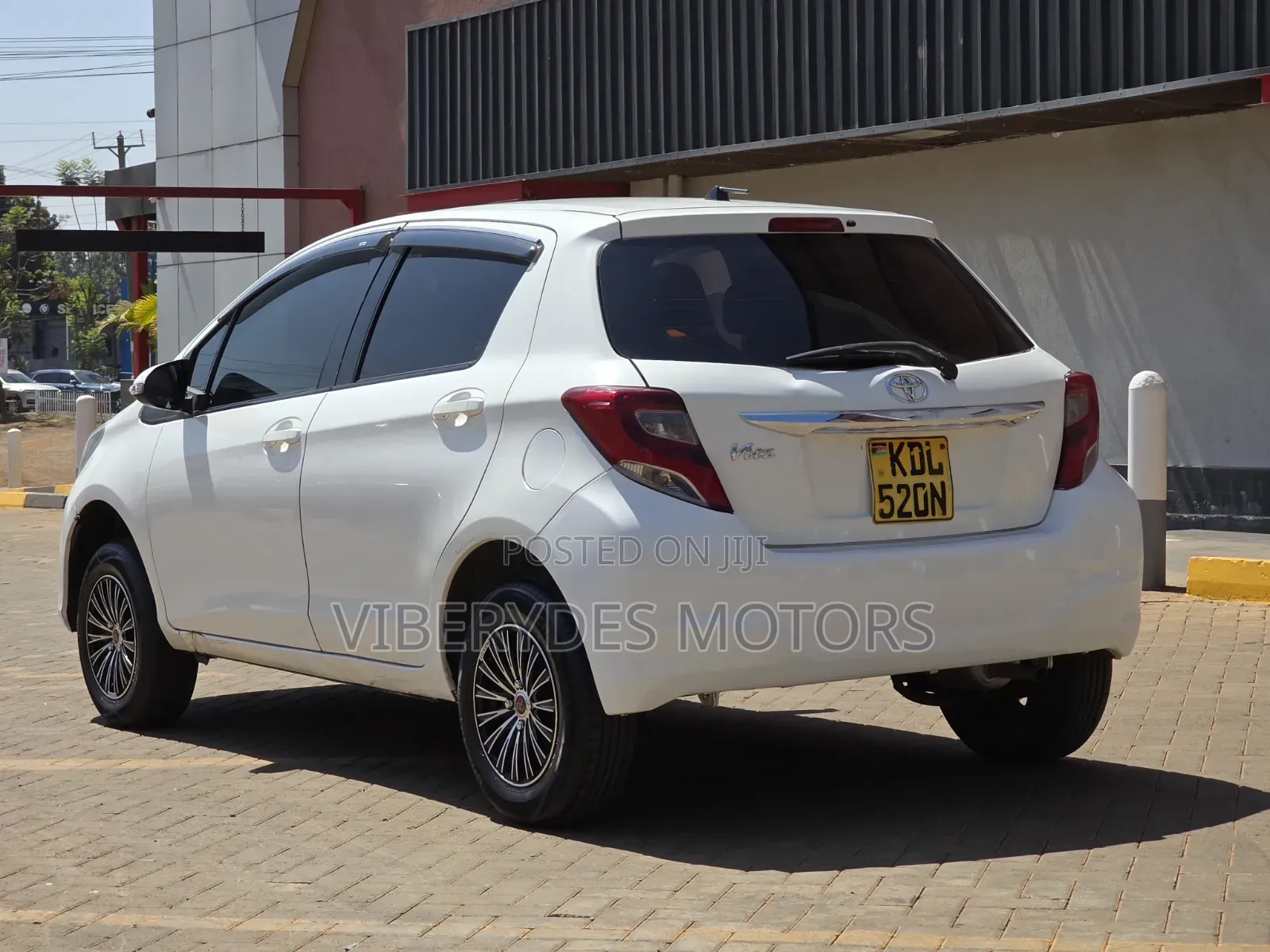 Toyota Vitz 2016 White