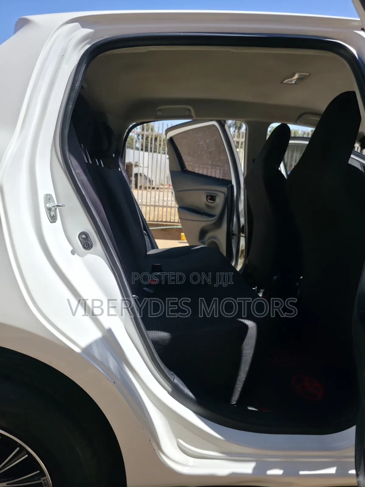 Toyota Vitz 2016 White