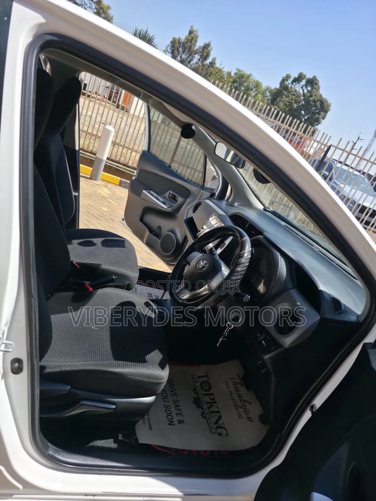 Toyota Vitz 2016 White