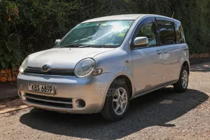 Toyota Sienta 2006 Silver