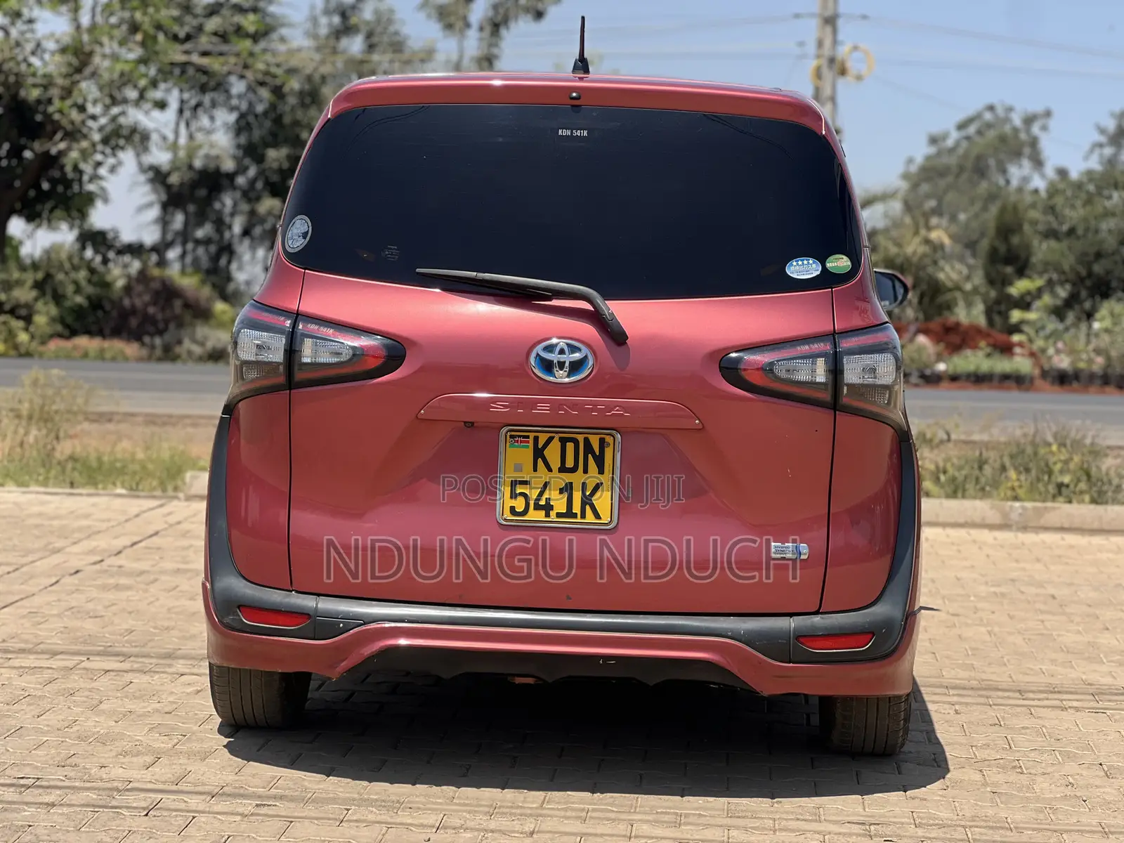 Toyota Sienta 2017 Red