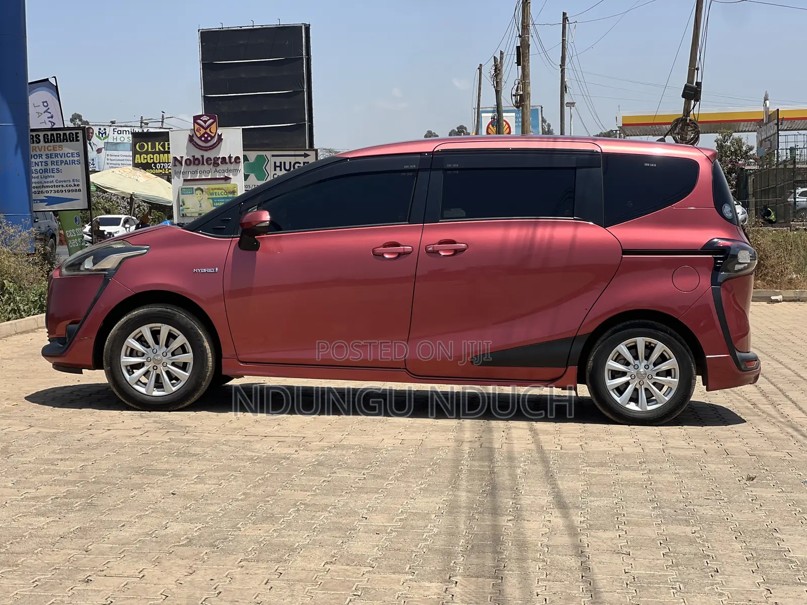 Toyota Sienta 2017 Red