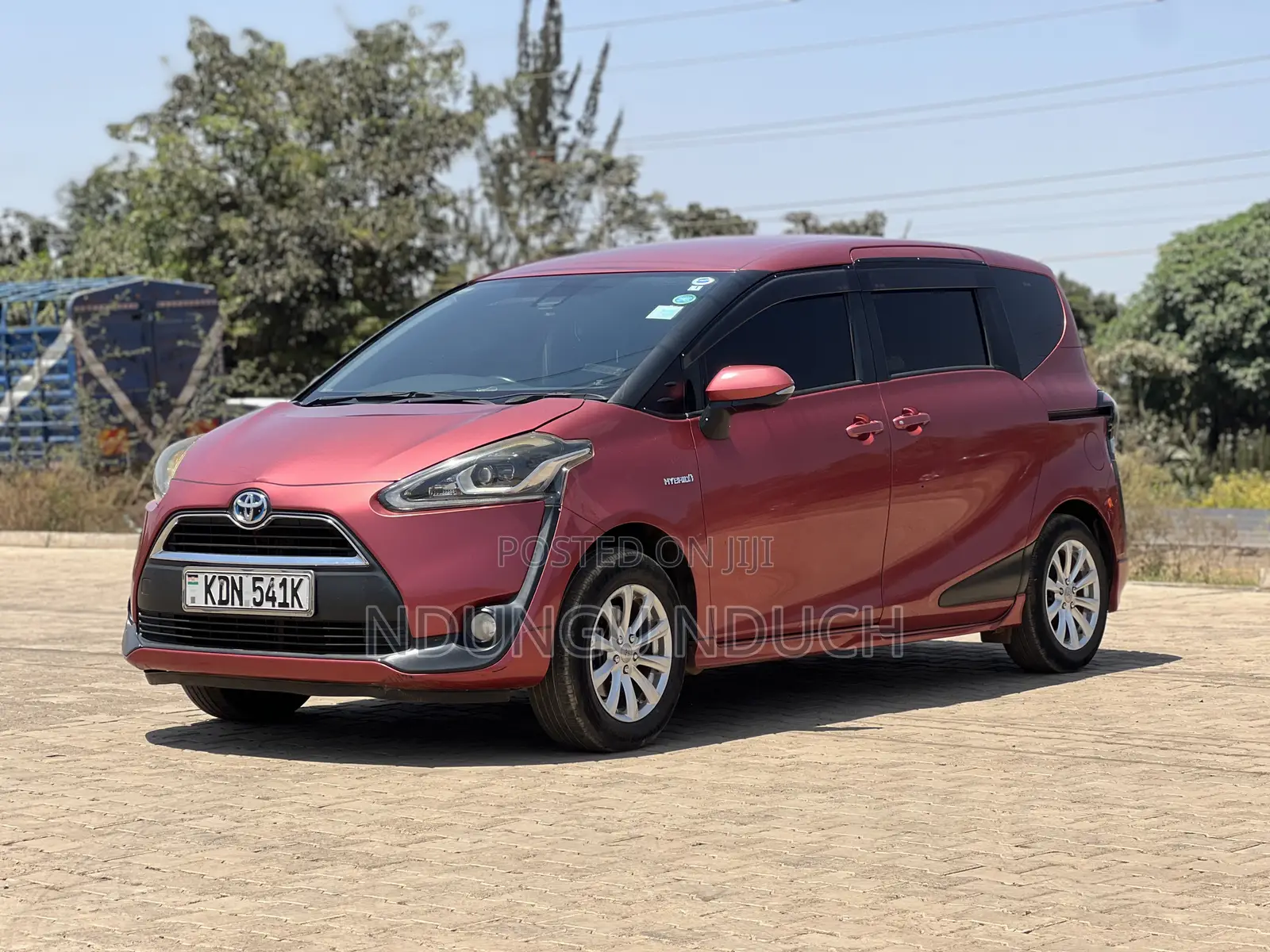 Toyota Sienta 2017 Red