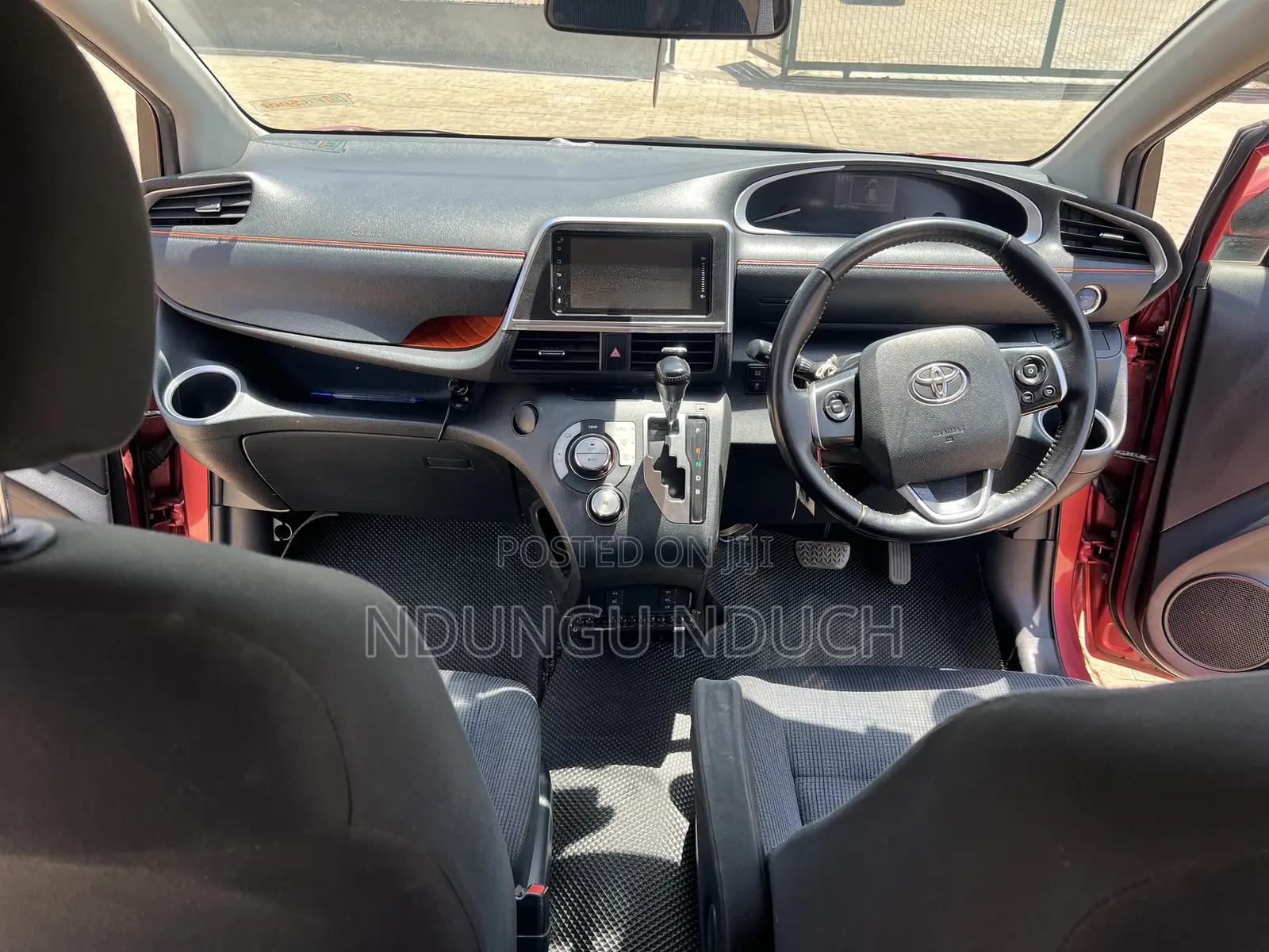 Toyota Sienta 2017 Red