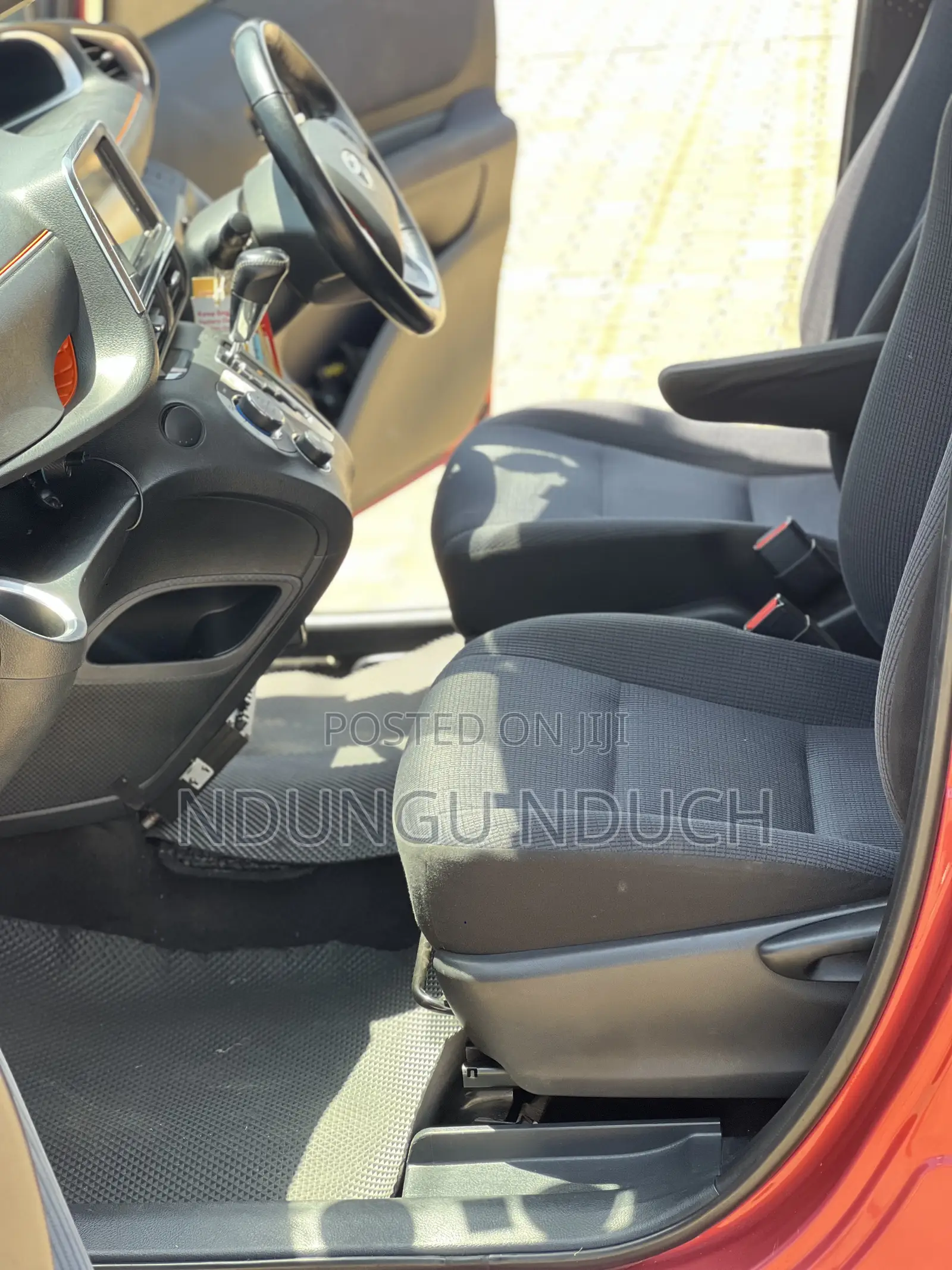 Toyota Sienta 2017 Red