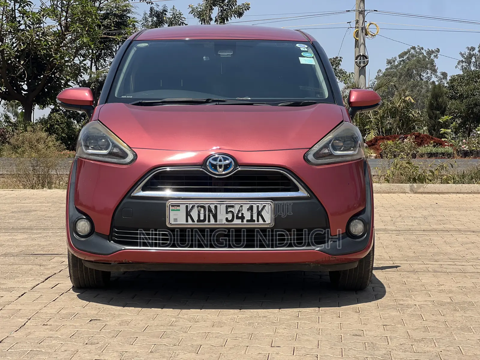 Toyota Sienta 2017 Red