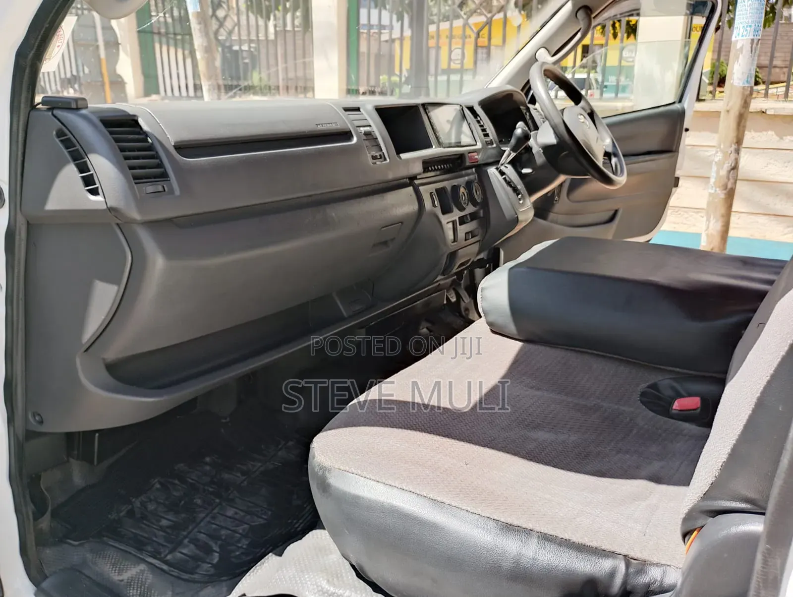 Toyota HiAce 2016 White