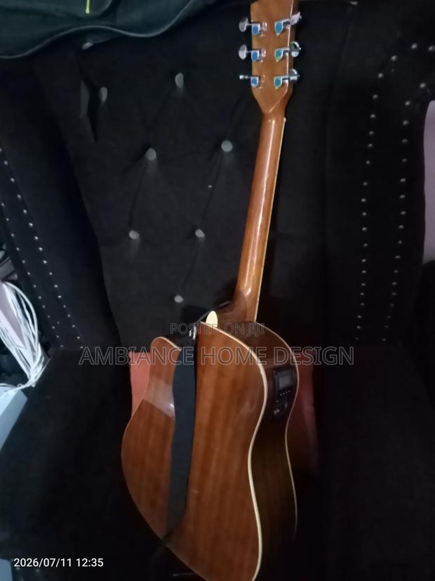 Guitar on Sale - thumbnail 2