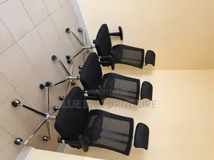 Ergonomic Mesh Office Chair With Headrest Chrome Base